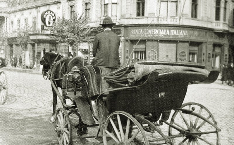 Birjă și birjar în proximitatea Palatului Bánffy, 1930