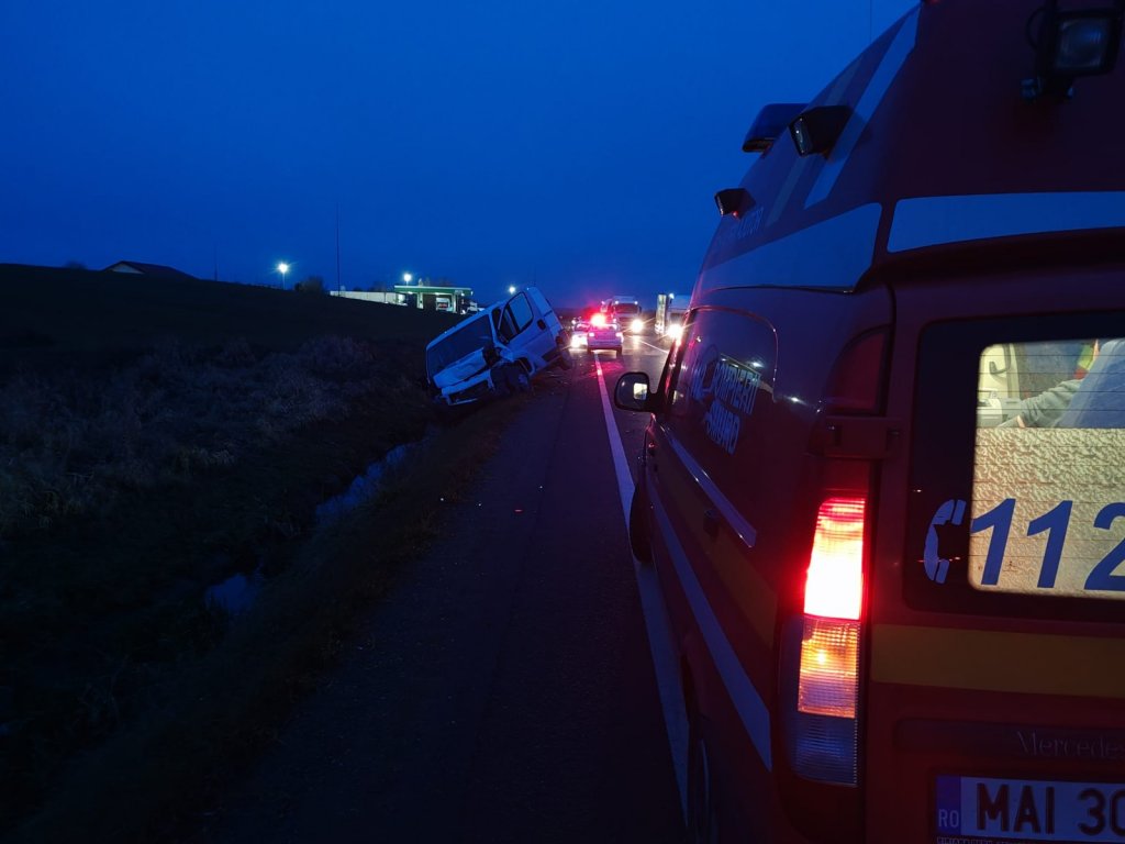 ACCIDENT pe Cluj - Oradea. Impact violent între o mașină și o dubă