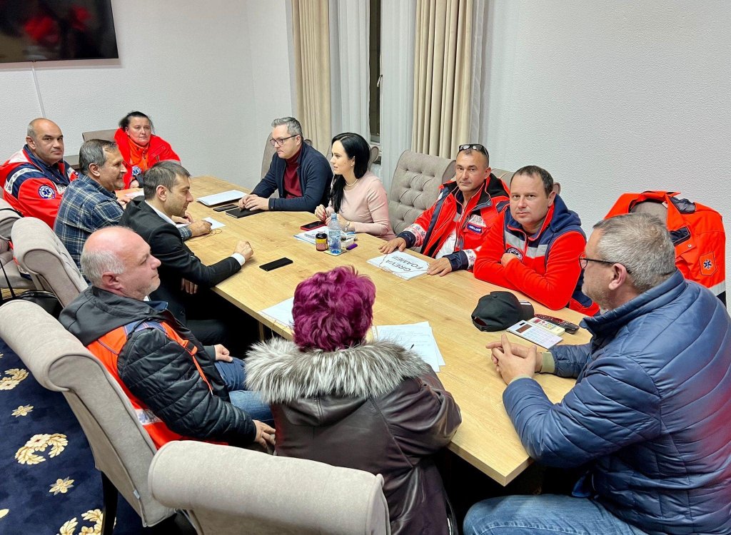 Ambulanțierii au decis să renunțe la proteste, după ce sindicaliștii s-au întâlnit cu premierul și ministrul Muncii