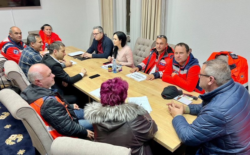 Ambulanțierii au decis să renunțe la proteste, după ce sindicaliștii s-au întâlnit cu premierul și ministrul Muncii