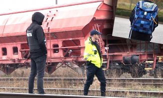 Copil de 12 ani călcat de tren. Ar fi trebuit să meargă cu microbuzul la școală, dar mașina nu a trecut prin satul lui. Autorităţile se spală pe mâini de vină