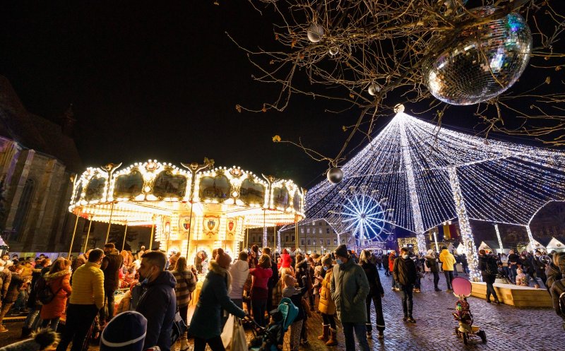 Târgul de Crăciun din Cluj-Napoca își deschide porție, la ora 19.00! Ce poți face
