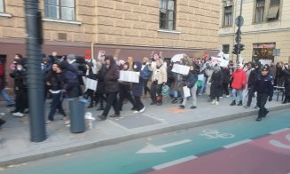 Manifestație pro-Palestina la Cluj. Discursuri și marș prin centrul orașului cu steaguri și pancarte