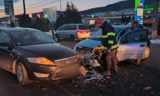 Accident în Dej. Trei mașini s-au făcut PRAF