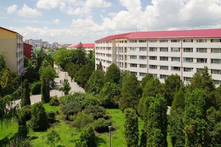 Polițiștii au luat la control un complex studențesc din Cluj-Napoca. Aproximativ 500 de studenți, legitimați în câteva ore