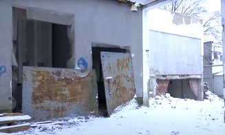 Cum s-a prăbuşit plafonul unei bănci din Cluj: Perete din fundaţie dărâmat, pe modelul "Dorel", pitit după carpete