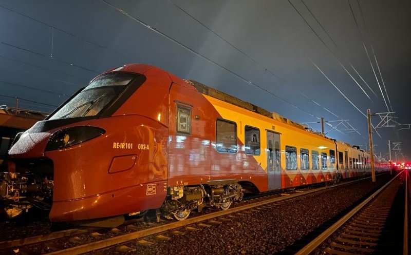 Primul tren nou cumpărat de România în ultimii 30 de ani, care trece şi prin Cluj-Napoca, a ajuns în ţară