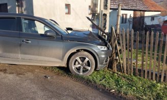 IMAGINI cu Audi-ul lui Mircea Bravo pe care l-a "şifonat" într-un stâlp, pe drum drept