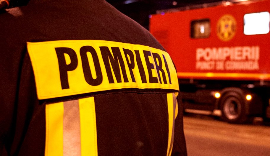 INCENDIU pe strada Cantonului din Cluj-Napoca: Ar fi luat foc mai multe barăci