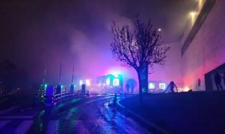Incendiu la mall-ul din Gheorgheni. Pompierii intervin cu trei autospeciale / S-a închis hypermaket-ul, iar clienții au fost evacuați