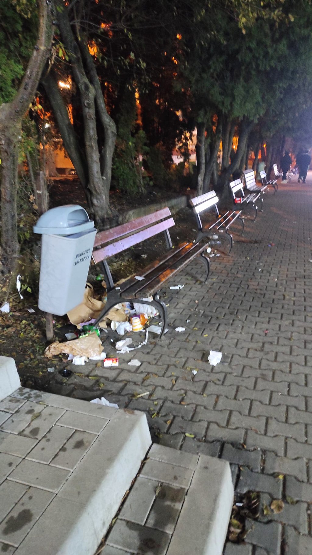 Mănăștur, mon amour! În spate la Minerva e jeg și jale / "Acolo aşa a fost de zeci de ani" vs. "Pune mâna și adună dacă ești un cetățean bun"