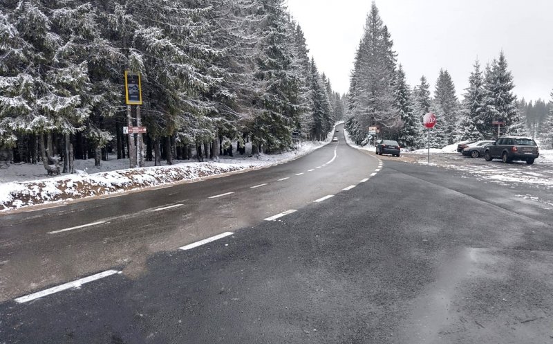 Drumarii clujeni au intervenit pentru a combate poleiul. Se acţionează cu utilaje şi cu materiale antiderapante
