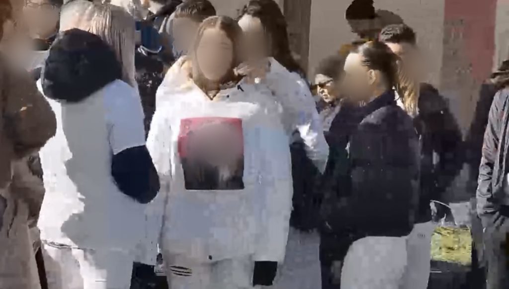 Adolescentele care s-au sinucis, victimele bulyingului sau victimele consumului de droguri