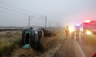 ACCIDENT în judeţul Cluj: Microbuz răsturnat şi victimă cu multiple traumatisme / Cum s-a produs accidentul