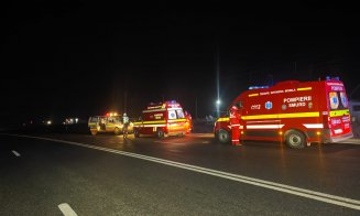 ACCIDENT MORTAL în Cluj: Maşină răsturnată pe calea ferată şi victimă în stop cardio încarcerată. Nu a răspuns manevrelor de resuscitare