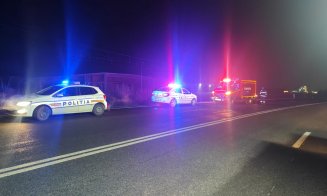 ACCIDENT MORTAL în Cluj: Maşină răsturnată pe calea ferată şi victimă în stop cardio încarcerată. Nu a răspuns manevrelor de resuscitare