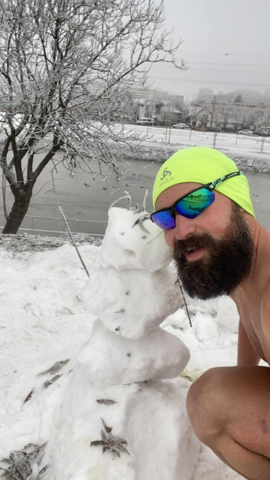 Alergător la bustul gol prin Cluj-Napoca, la temperaturi sub zero grade