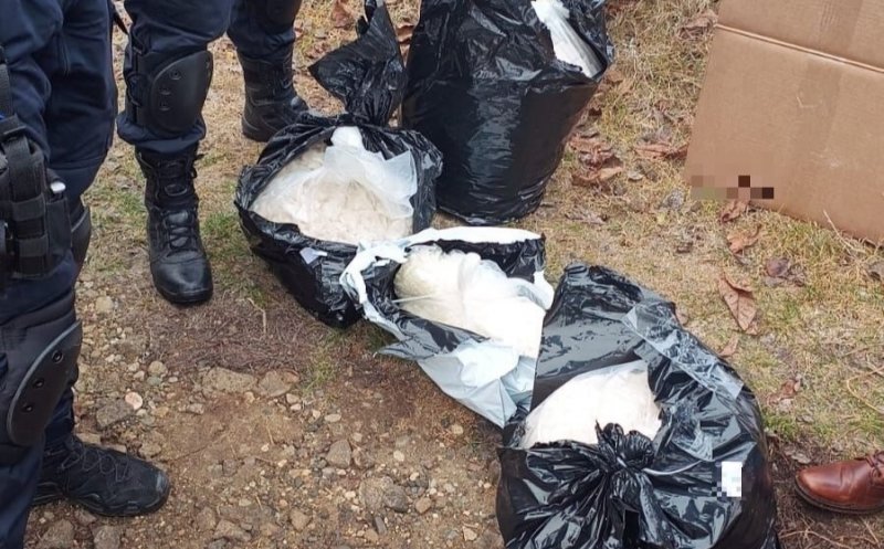 Polițiștii clujeni au prins în flagrant un cetățean străin în timp ce transporta cu mașina 50 kg de droguri