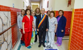 Cadouri împărţite de primarul Emil Boc: "Nimeni să nu fie uitat, nimeni abandonat!"