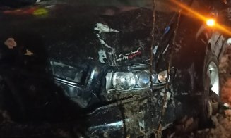 ACCIDENT în Cluj-Napoca. Au zburat cu maşina de pe Traian Vuia, în Groapă, aproape de podul de la Ira şi au scăpat cu viaţă / Alcoolemie + dosar penal