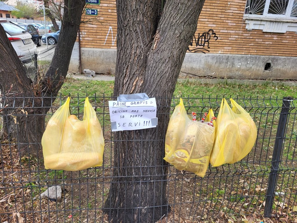 Pâine pe garduri: O tradiţie din Imperiul Otoman ne învaţă să fim mai buni / "Vă mulțumesc pentru că VĂ PASĂ"