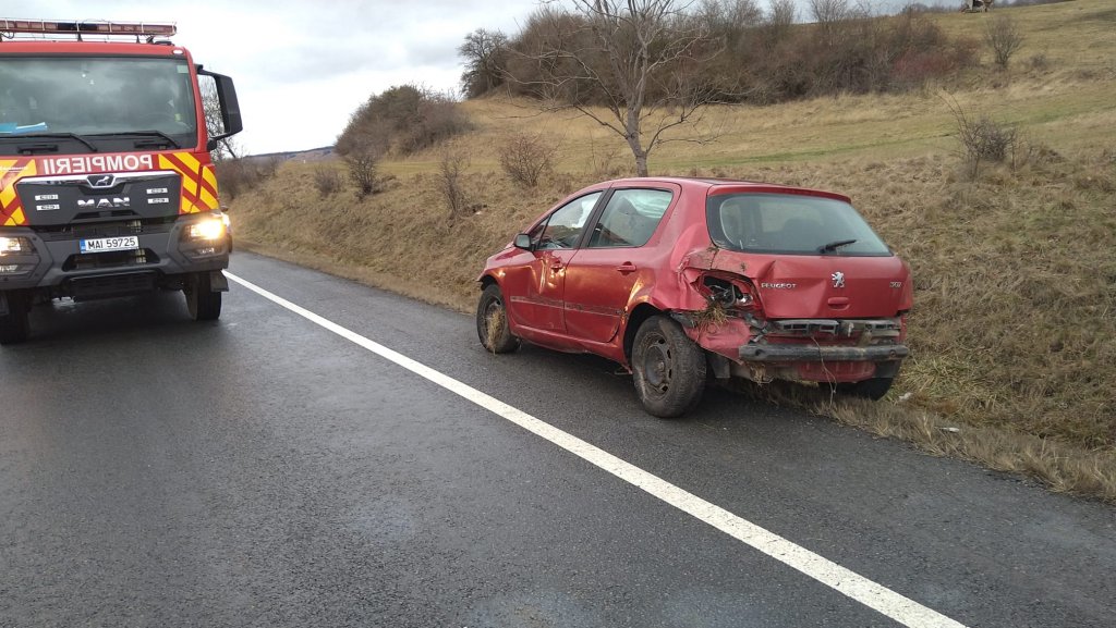 ACCIDENT la Izvorul Crișului. O victimă a fost transportată la spital