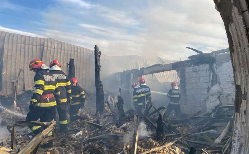 Tragedia de la „Ferma Dacilor”. A șasea victimă carbonizată a fost scoasă din pensiunea mistuită de incendiu