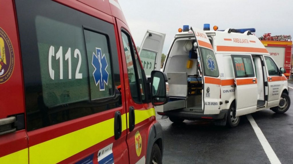 Accident GRAV: Adolescente de 15 ani, la un pas de moarte după ce au intrat cu un ATV într-un zid