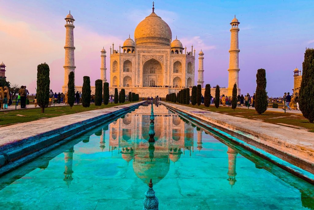 Motivul pentru care templul Taj Mahal își schimbă culoarea