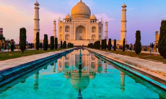 Motivul pentru care templul Taj Mahal își schimbă culoarea