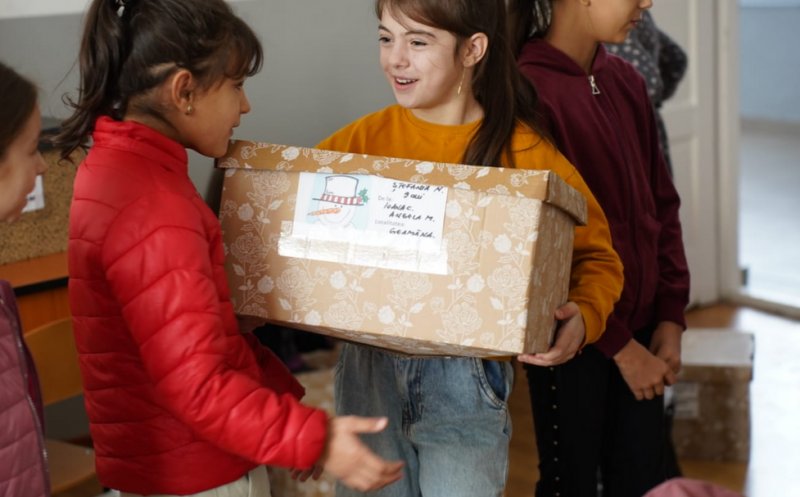 Solidaritate prin daruri: Copiii din Cluj oferă zâmbete altor copii în nevoie