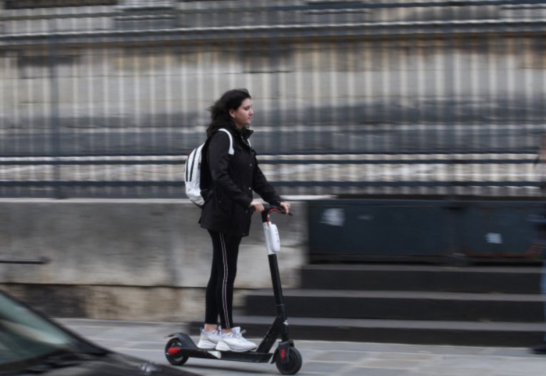 Asigurare RCA obligatorie pentru trotinete și biciclete electrice. Măsura anunțată de guvern