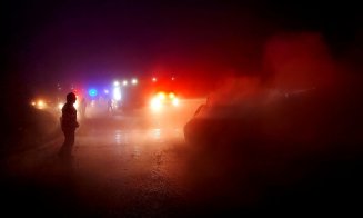 Accident cu trei mașini la Nădășelu. Un autoturism a fost distrus de flăcări