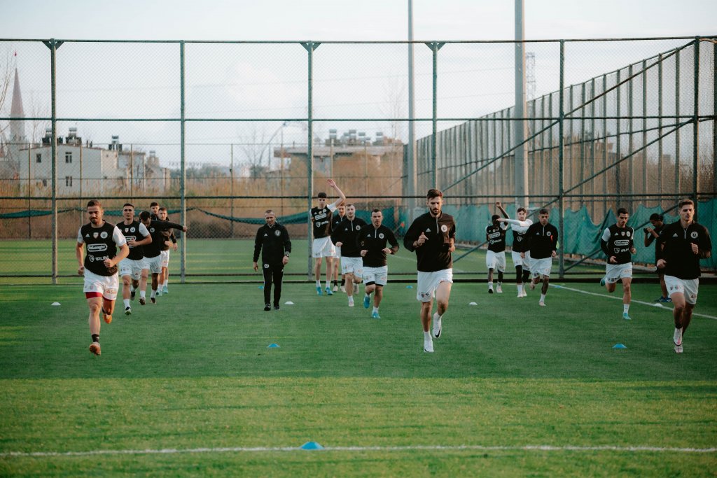 25 de jucători sub comanda lui Ioan Ovidiu Sabău în Antalya. Numele celor șase fotbaliști care au fost lăsați acasă