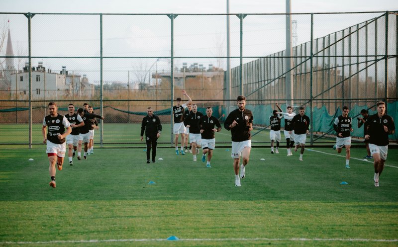 25 de jucători sub comanda lui Ioan Ovidiu Sabău în Antalya. Numele celor șase fotbaliști care au fost lăsați acasă