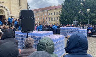 Mii de clujeni, la slubja de Bobotează de la  Catedrala Mitropolitană / Peste 20.000 de sticle cu apă sfințită și porumbei albi