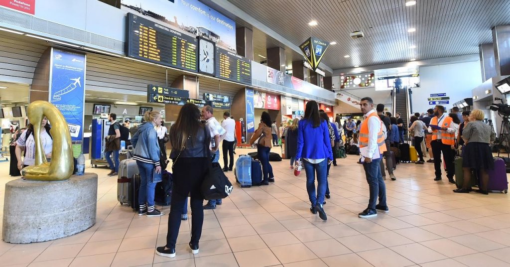 Un spaniol urmărit internațional a fost prins pe un aeroport din România. Era condamnat pentru falsificare de documente oficiale