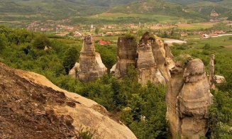 "Meteora" României se numeşte "Grădina Zmeilor" şi se află la doar 70 km de Cluj-Napoca. Îngrămădire spectaculoasă de stânci şi... legende