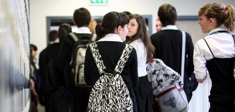 Elevii vor beneficia de sume forfetare pentru transport. Anunțul Ministerului Educației
