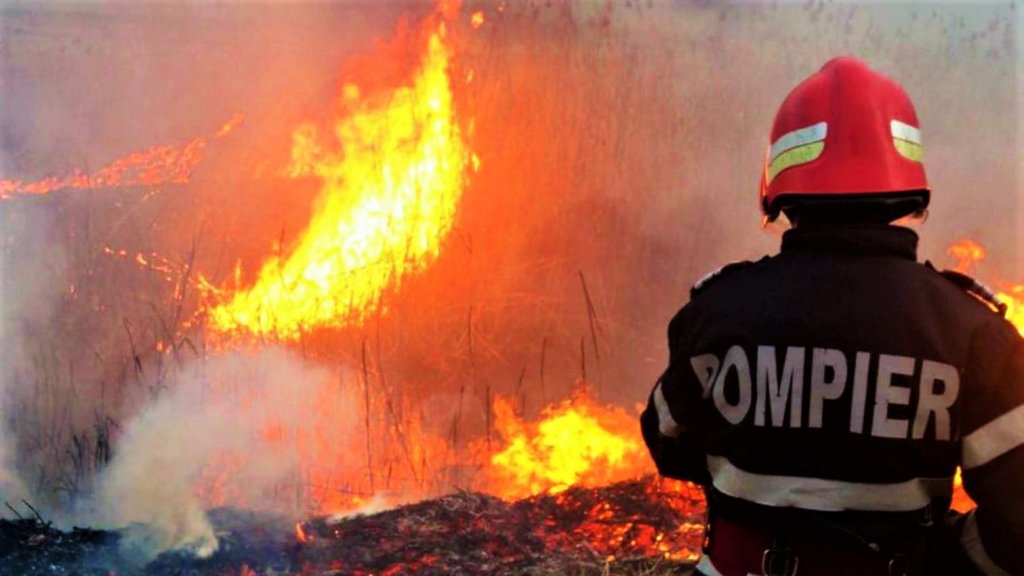INCENDIU la o cabană din comuna Feleacu! Pompierii intervin cu două autospeciale