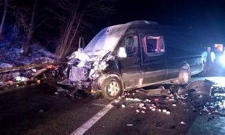 ACCIDENT rutier grav noaptea trecută, la ieșire din Ileanda spre Dej. 2 microbuze implicate şi 13 victime / Planul roşu de intervenţie