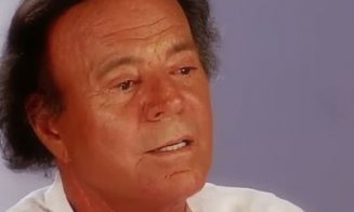 Julio Iglesias, reținut în aeroport. Ce i-au găsit vameșii în bagaje