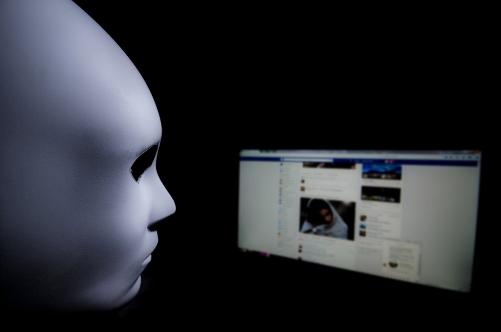 Atenție la țepele online! A reapărut o metodă de fraudă legată de contul de Facebook. Cum acționează atacatorii