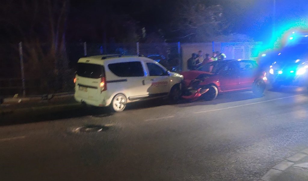 ACCIDENT între două mașini, în Cluj! Un șofer indian a intrat pe contrasens / O minoră a fost rănită