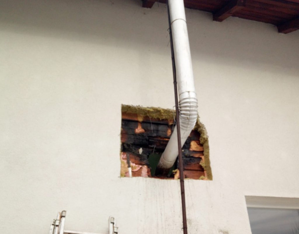 Incendiu la acoperișul unei case dintr-o localitate clujeană