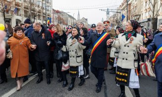 Clujenii s-au prins în horă de Mica Unire, în centrul orașului. Boc și Tișe au dat tonul