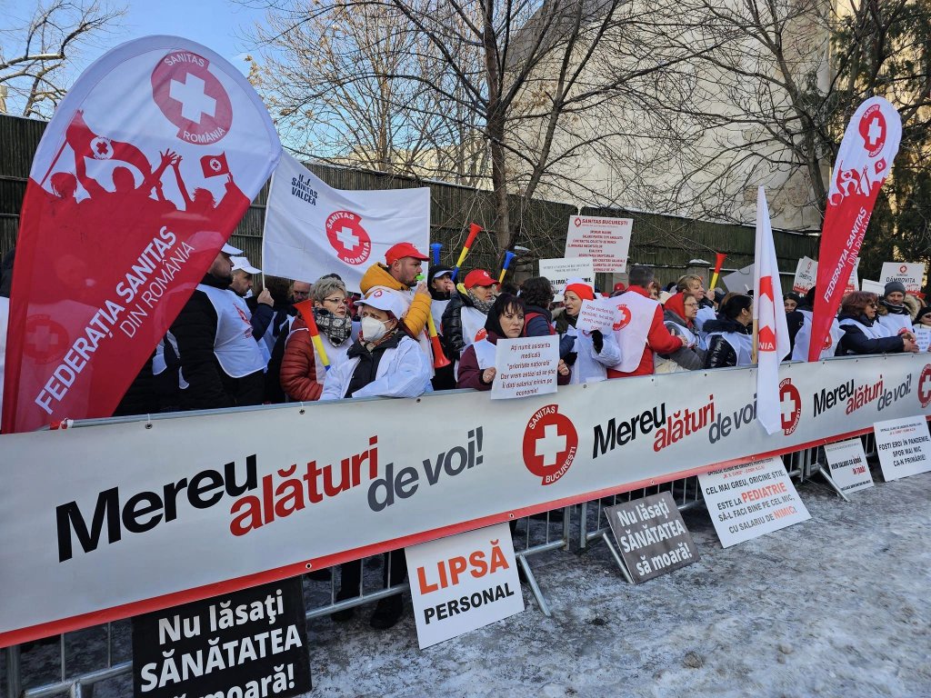Sindicaliștii din sănătate protestează la Ministerul Muncii. Lider: "Vrem 20% pentru toată lumea"/ Guvernul a acceptat, "în principiu", creșterea