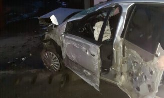 Accident în Răscruci. Un tânăr a intrat cu mașina într-o țeavă de gaz. Șoferul a fost transportat la spital / Cum s-a produs incidentul
