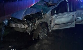 Accident în Răscruci. Un tânăr a intrat cu mașina într-o țeavă de gaz. Șoferul a fost transportat la spital