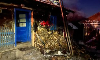 INCENDIU în comuna Negreni din judeţul Cluj. Intervin pompierii